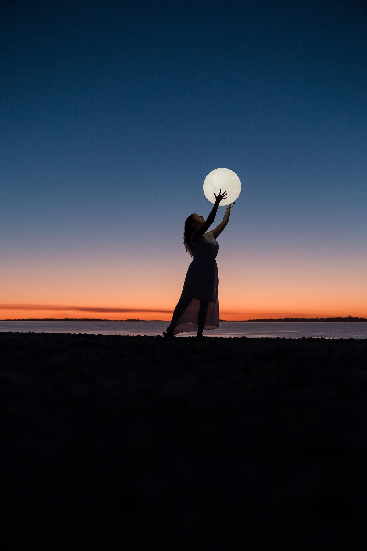 Vollmond Strand Frau